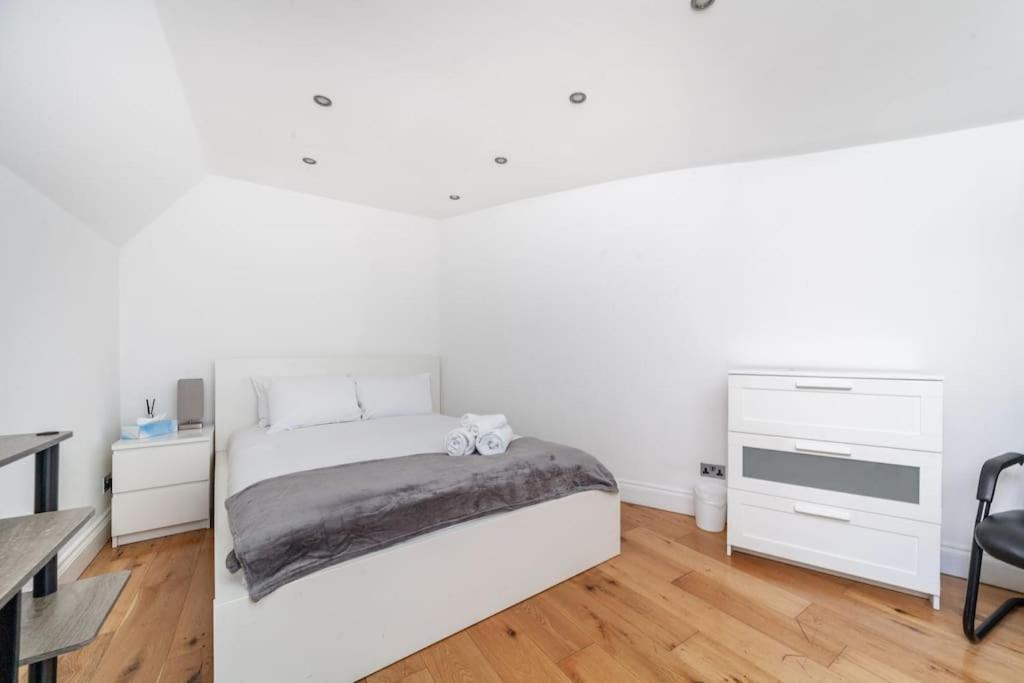 Spacious Retreat 2-Bed In Popular Camden Town London Kültér fotó