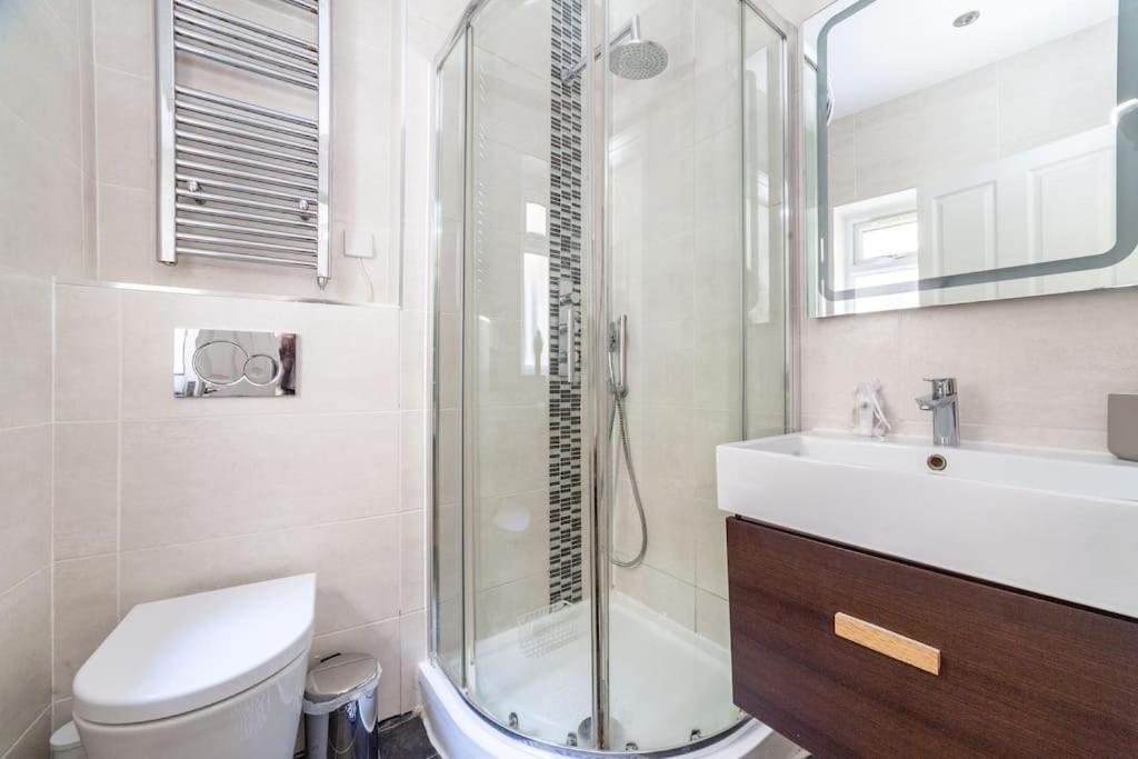 Spacious Retreat 2-Bed In Popular Camden Town London Kültér fotó